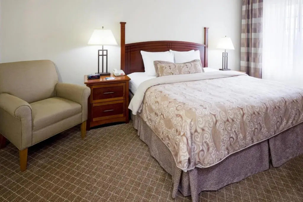 Staybridge Suites Cranbury by IHG - Chambres