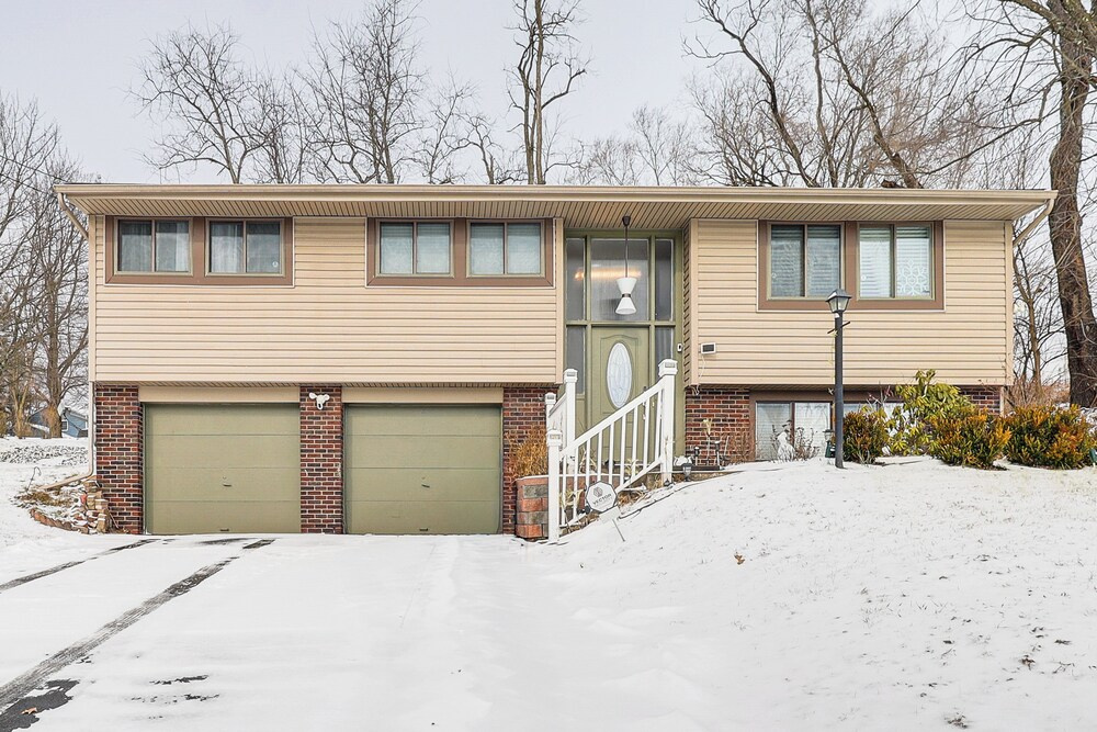 Remote-work Ready: Family Home Near Pittsburgh