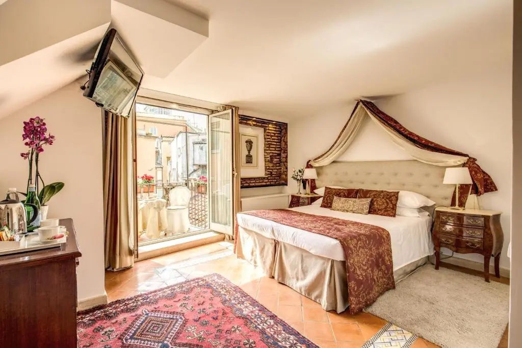 Superior Double room with city view (full double bed)