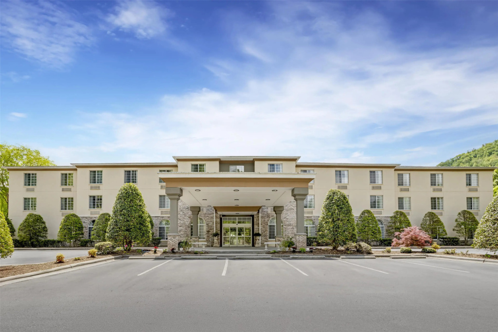 Best Western Plus River Escape Inn & Suites