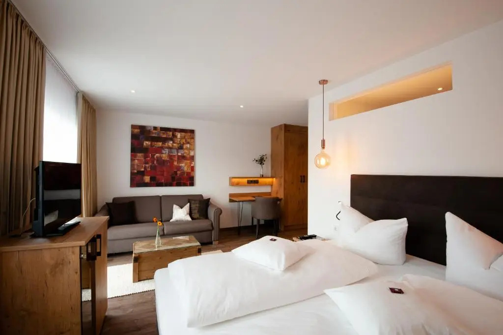 Deluxe Double room (full double bed)