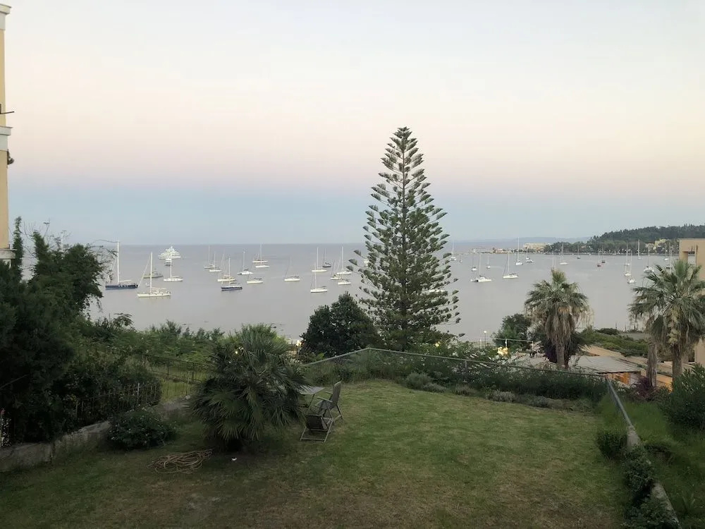 Luxury Apartment Sea View Garden Parking