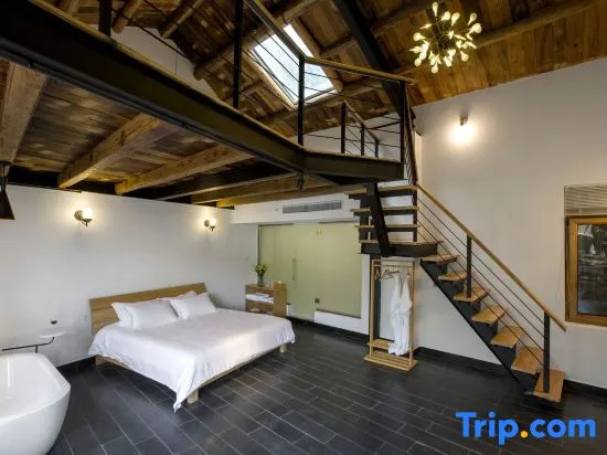 Standard room with courtyard view