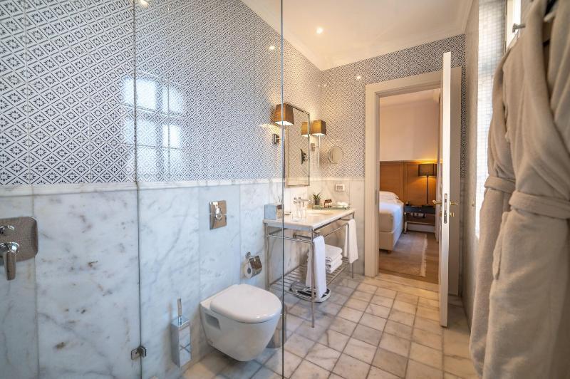 Двухместный номер Deluxe 2 отдельные кровати в The Drisco Hotel Tel Aviv - Relais & Chateaux