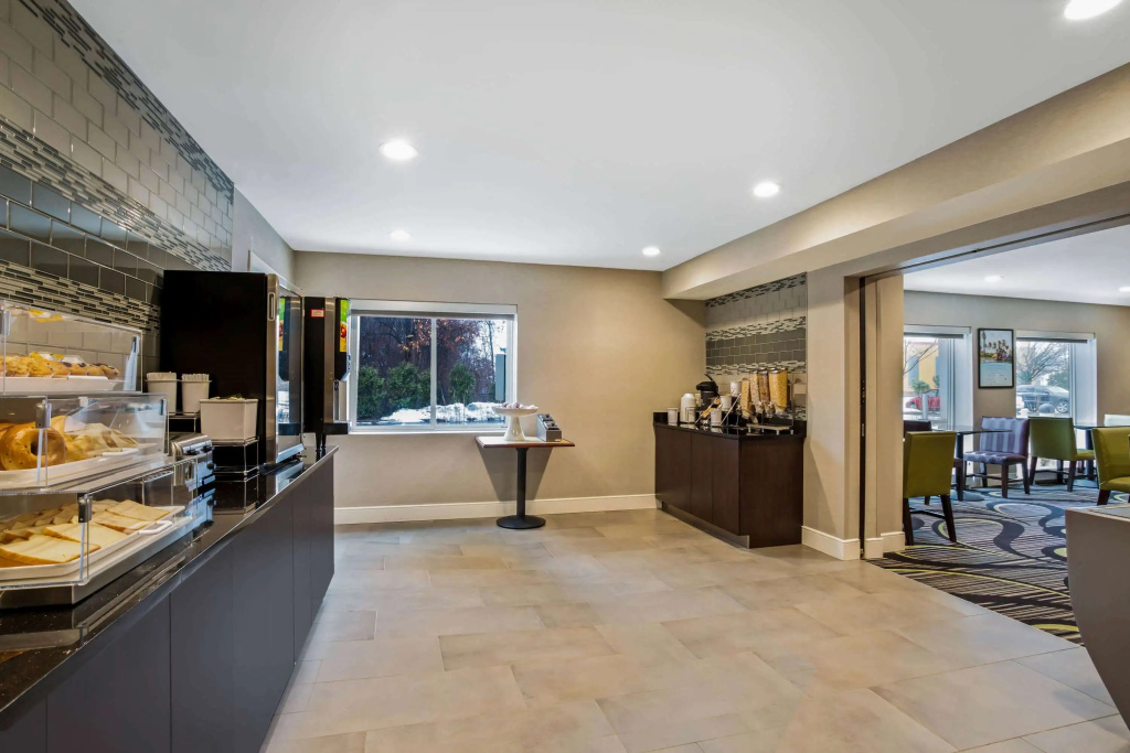 La Quinta Inn & Suites by Wyndham Hartford - Bradley Airport - Général
