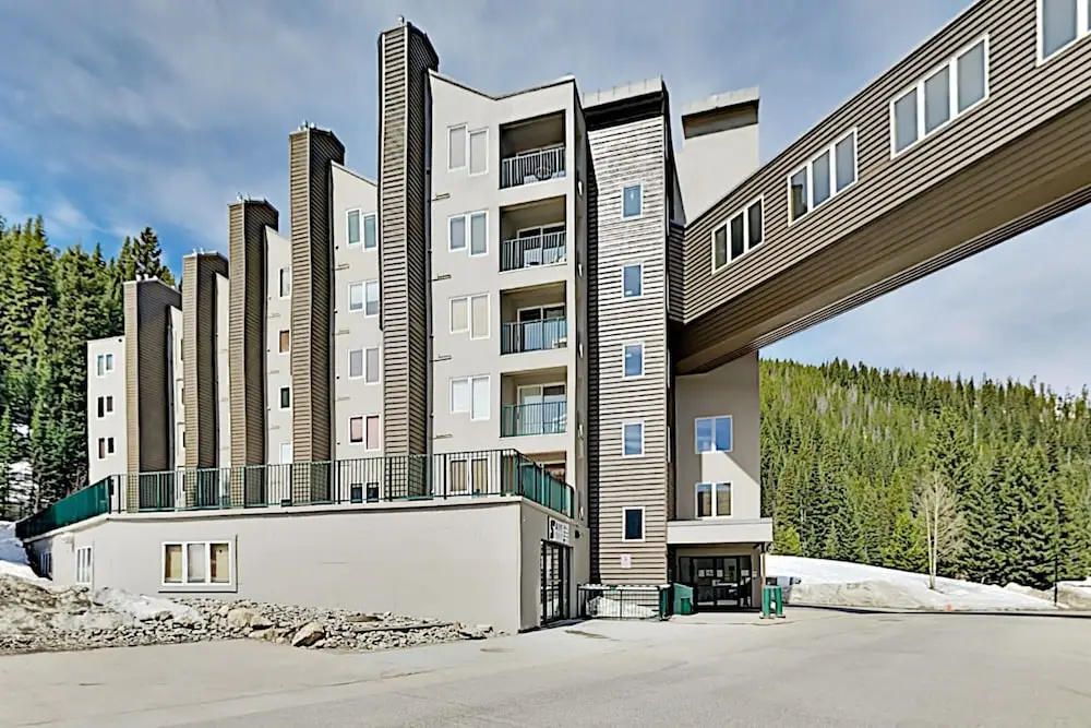 Ski-in/ski-out : Balcony, Fireplace & Hot Tub Studio Bedroom Condo