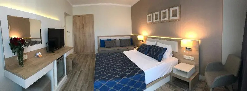 Standard Double room with land view (full double bed)