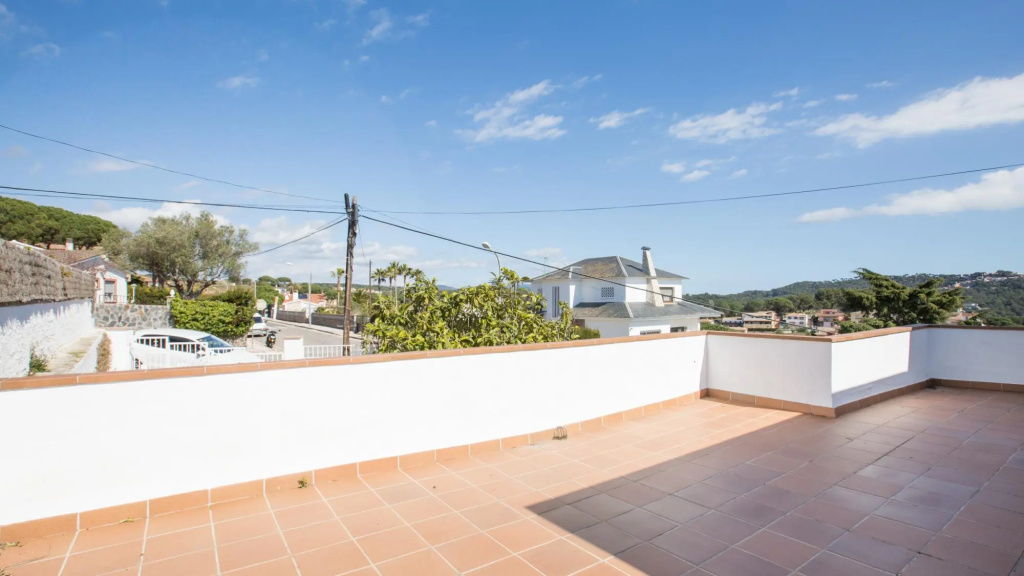 Nuri in Blanes with 5 bedrooms and 3 bathrooms
