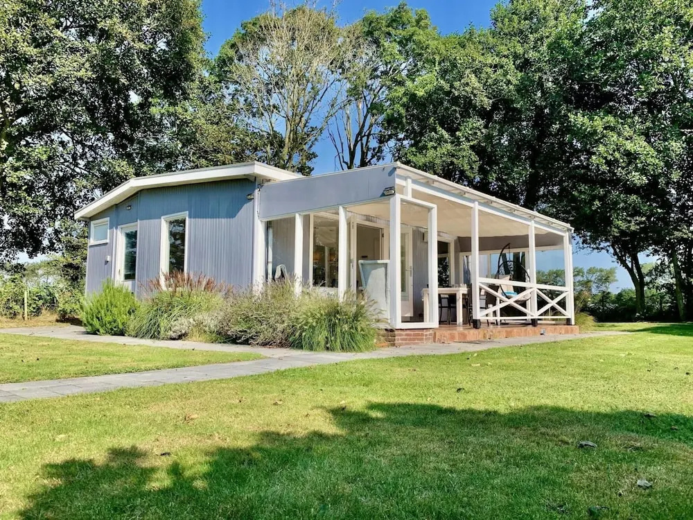 3 Bedrooms, 5 Beds, Beautiful Garden