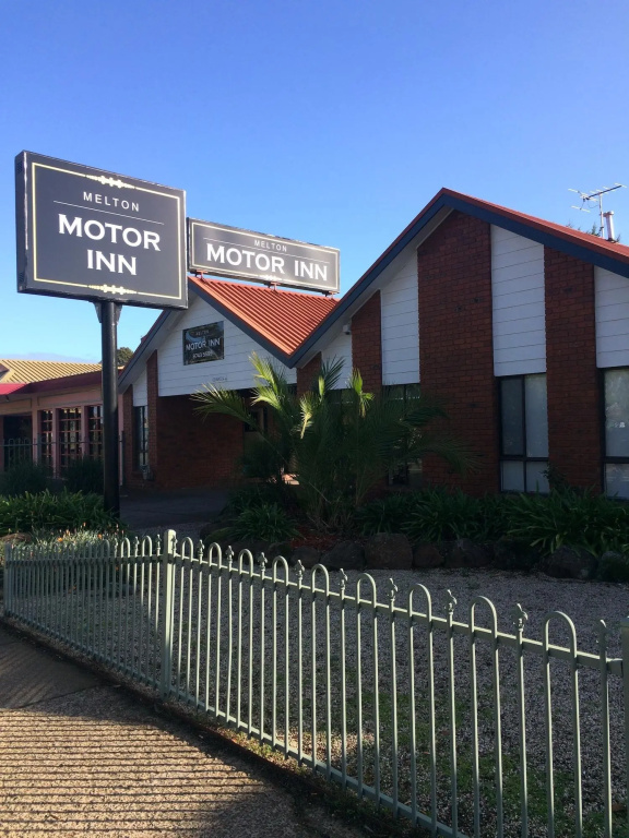Melton Motor Inn & Apartments — фото