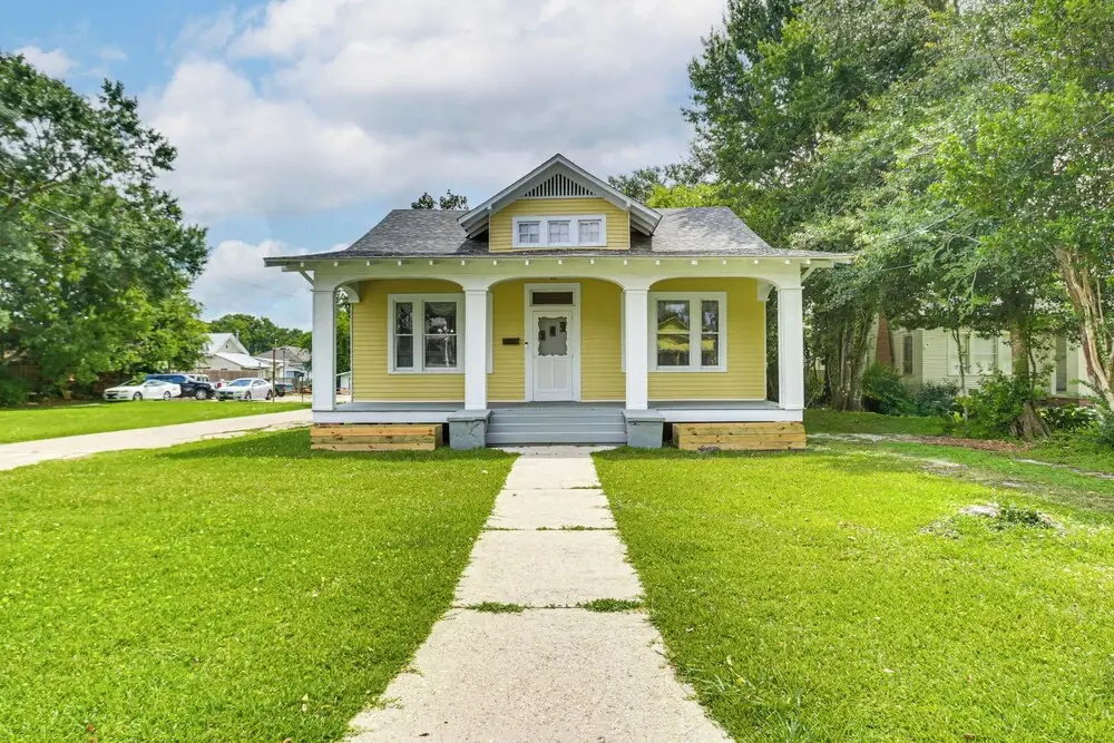 Historic District Haven! Walk Downtown + Fast Wifi