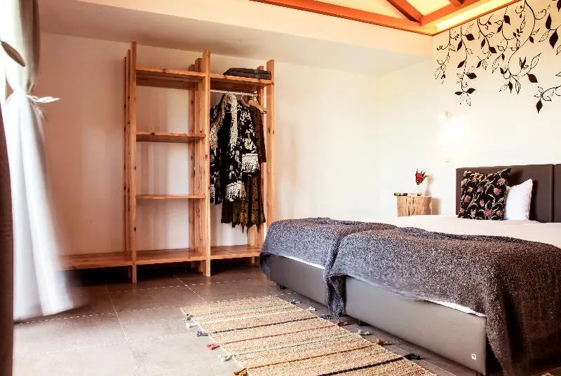 1 Bedroom Apartment with ocean view