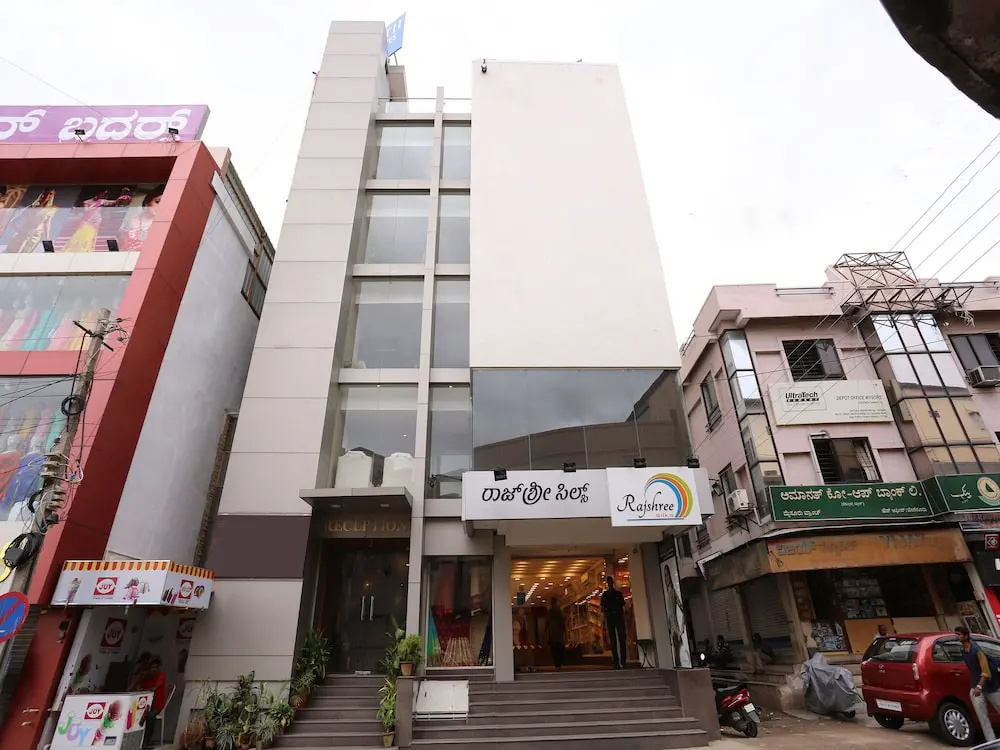 OYO 6447 Samasth Rooms And Suites