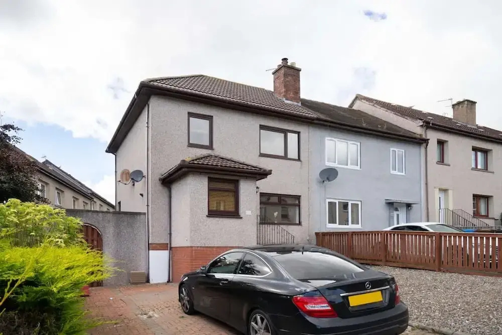 3 Bedroom House - Free Parking
