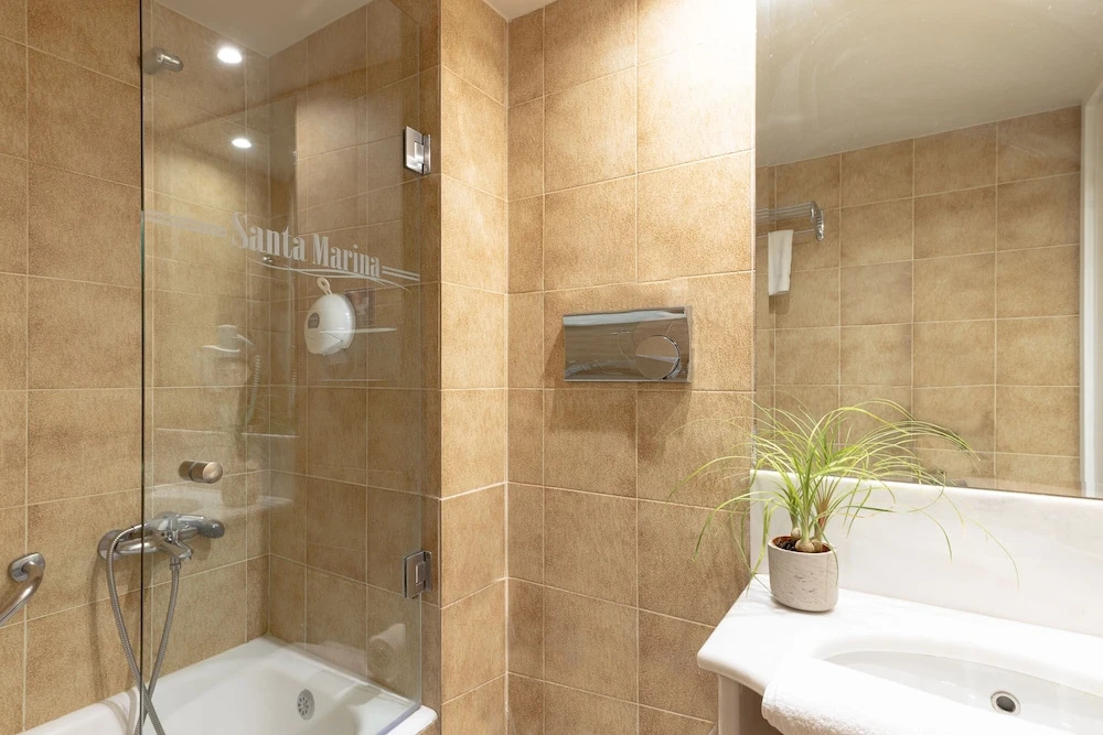 Santa Marina Beach Hotel - Chambres