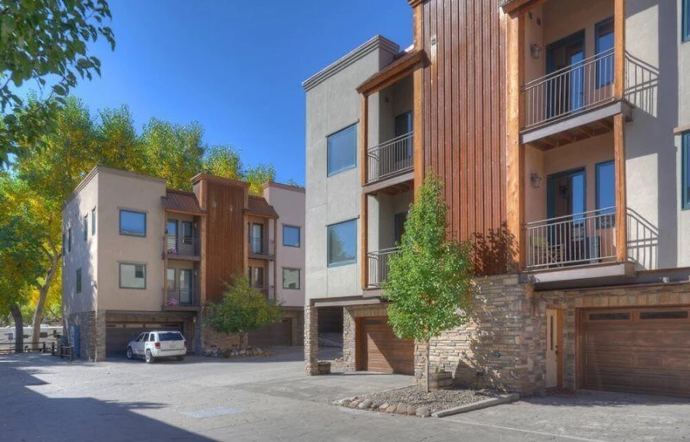 Crimson Cliff 19 — фото