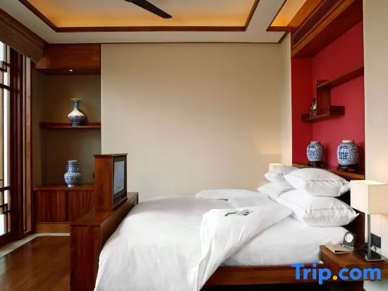 3 Bedrooms Villa with lake view