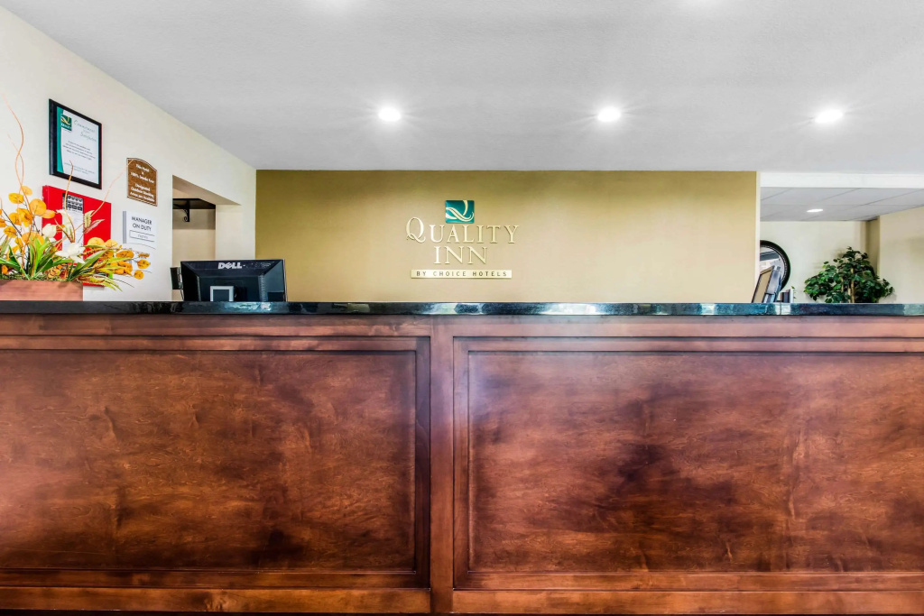 Quality Inn - фото 2