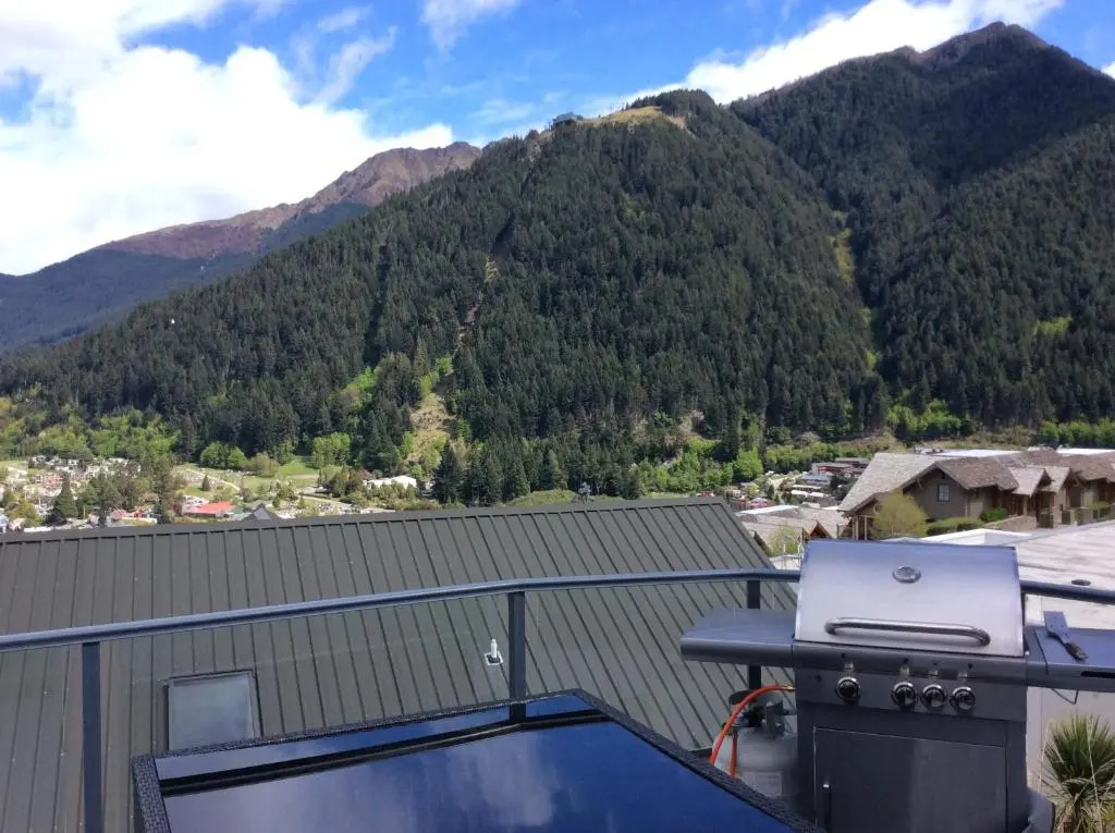 The Queenstown Bothy