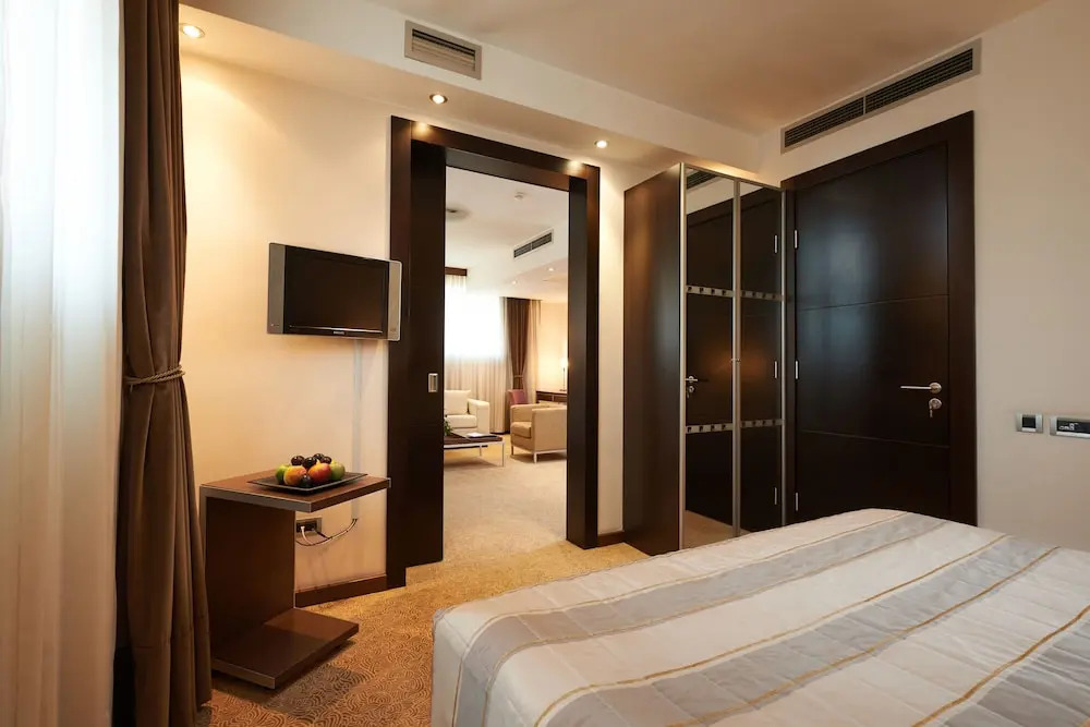 Двухместный люкс двуспальная кровать в In Hotel Belgrade