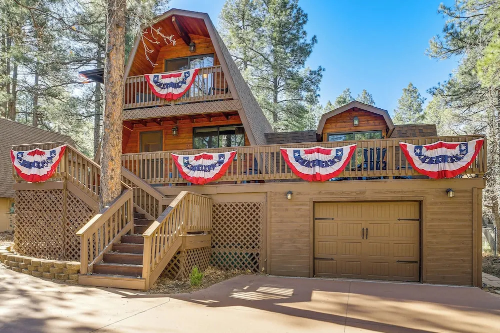 Spacious Yard & Deck! Great Space in Munds Park