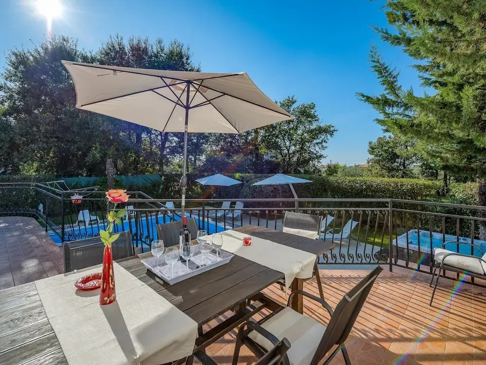 Scenic Villa With Private Garden
