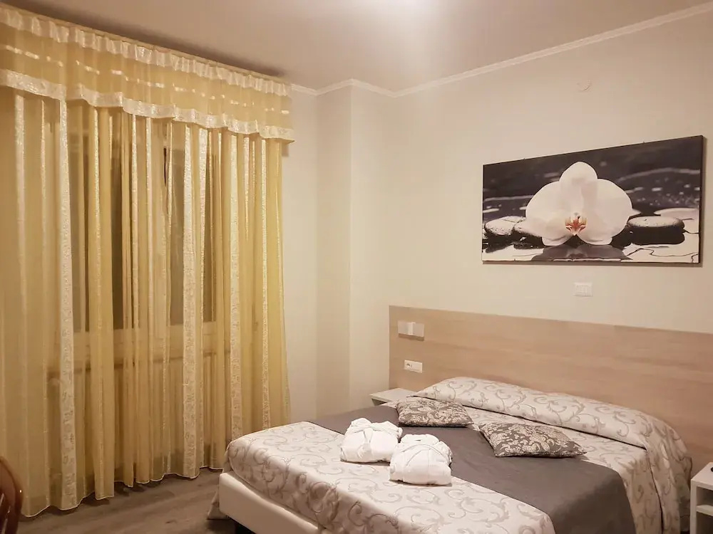 Standard Triple room with lake view
