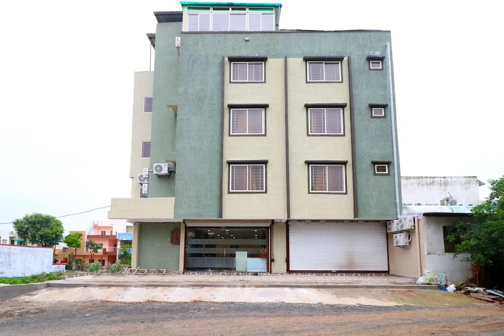 OYO 17043 Hotel Ocean Pearl