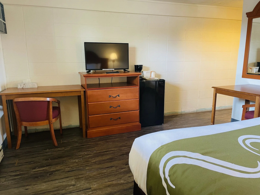 America's Best Value Inn Sandpoint — 5