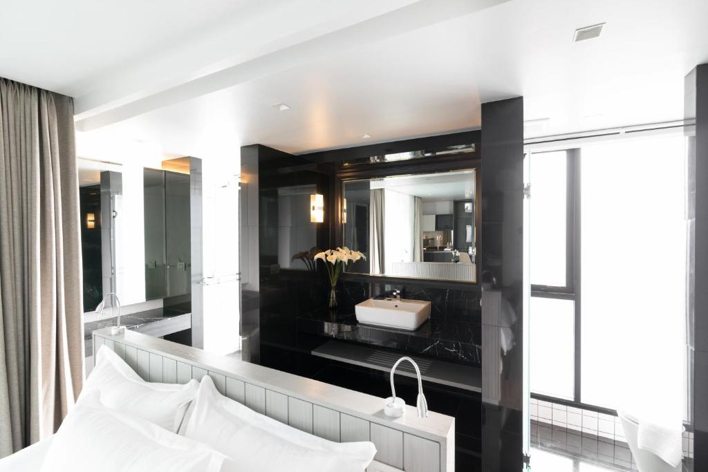 Двухместный номер Deluxe двуспальная кровать в Apartelle Jatujak Hotel