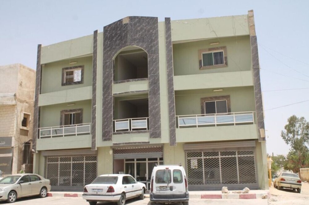 HOTEL IMAN image