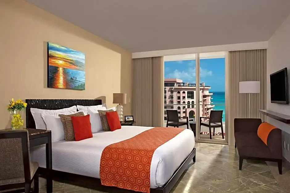 Standard Double room with partial ocean view full double bed