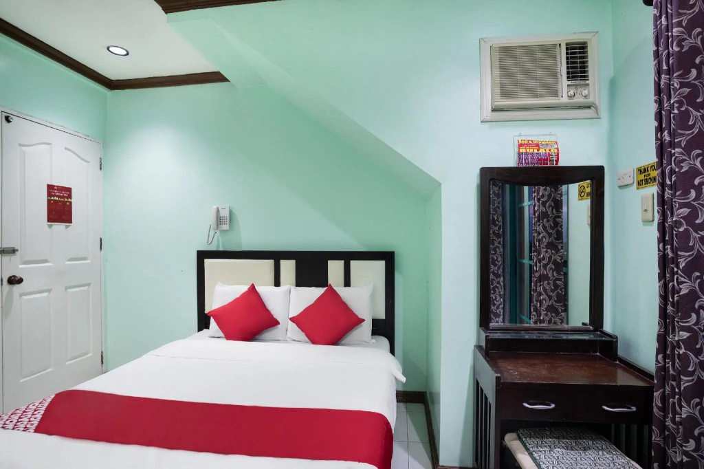 Deluxe Double room (full double bed)