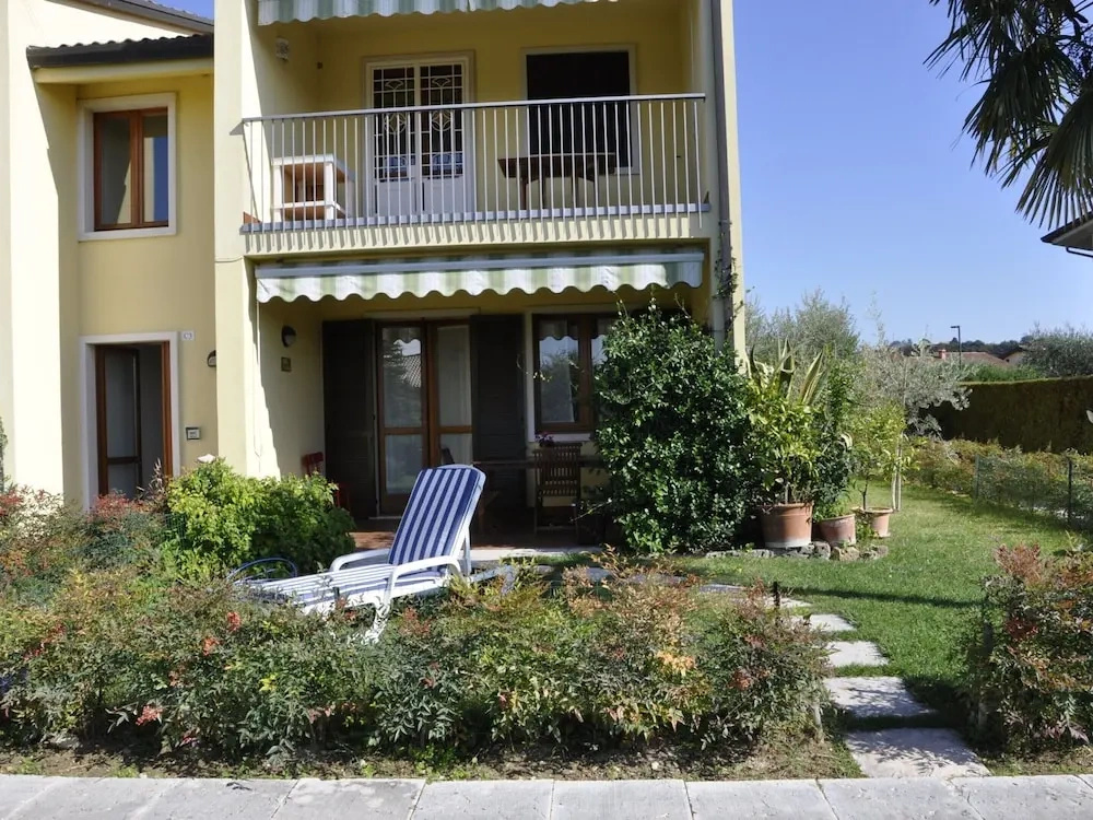 Apartment in Lazise With Lake View & Pool