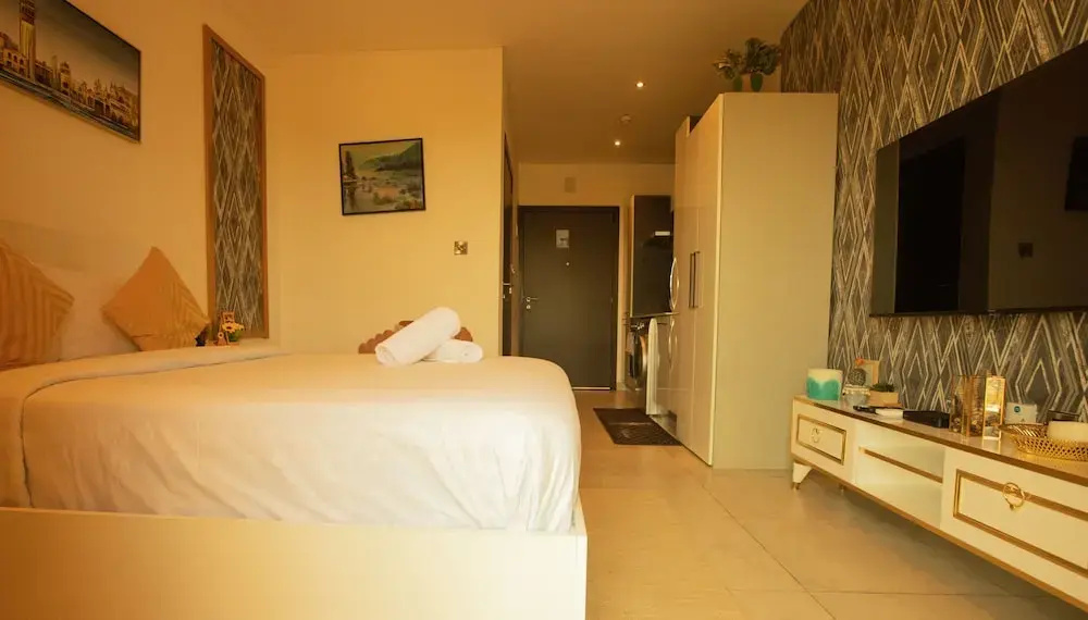 Signature Luxury Suites by Cozy