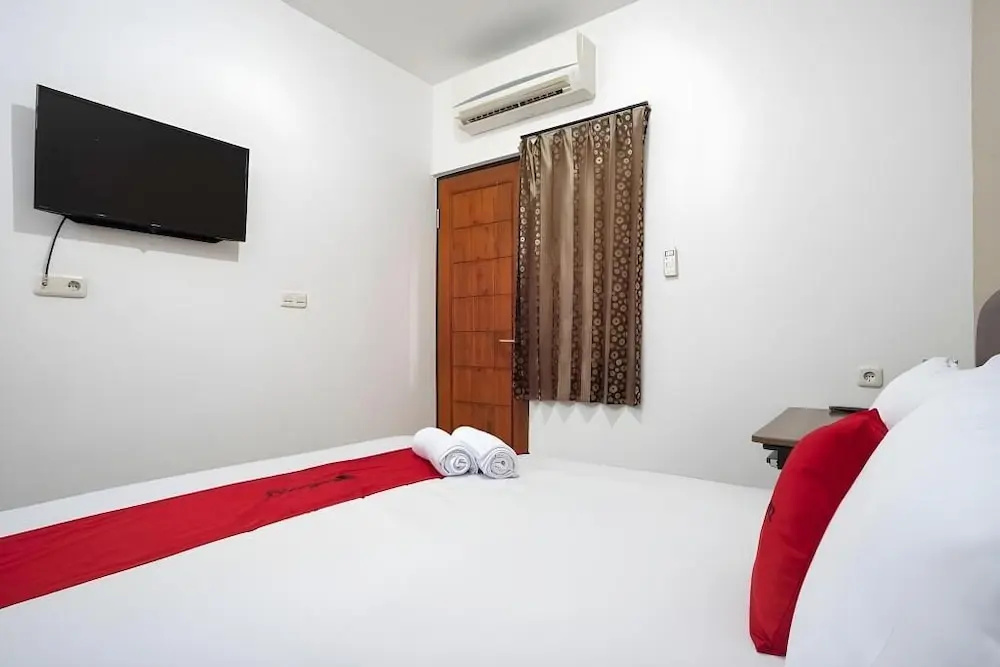 OYO 94735 RD Near Eka Hospital Bsd City