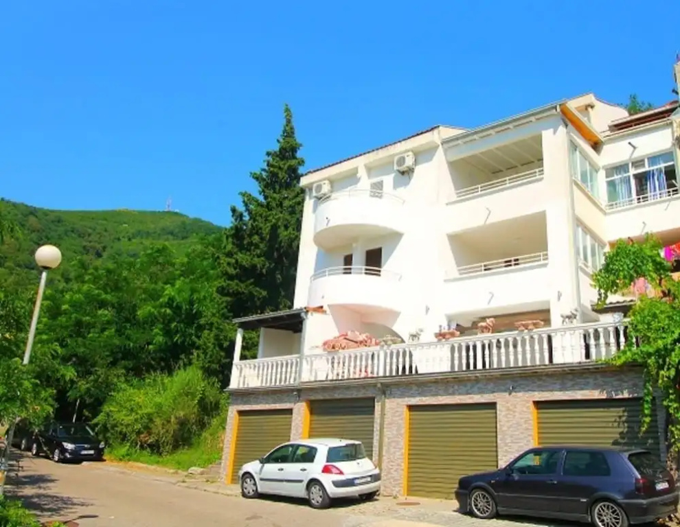 2 Bdr Seaview Apartment Budva