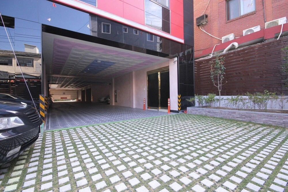 Jinju M Hotel
