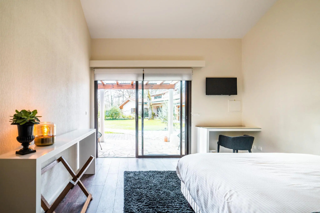 Standard Double room with garden view (full double bed)