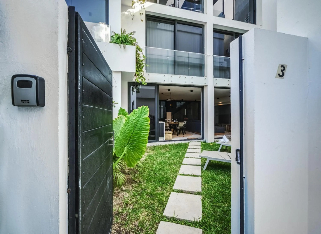 Modern 2BDR with Private Pool, Freestanding Bathtub and Views