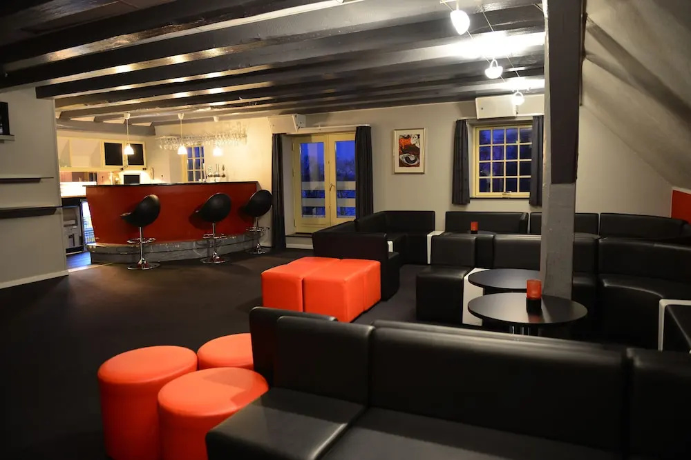 Lobby & Reception