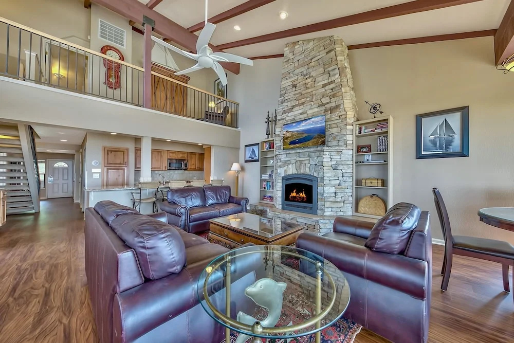 619 Lakefront