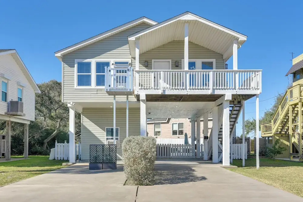 Galveston Getaway: Spacious Home < 1 Mi to Beaches