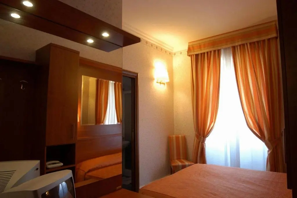 Double room (full double bed)