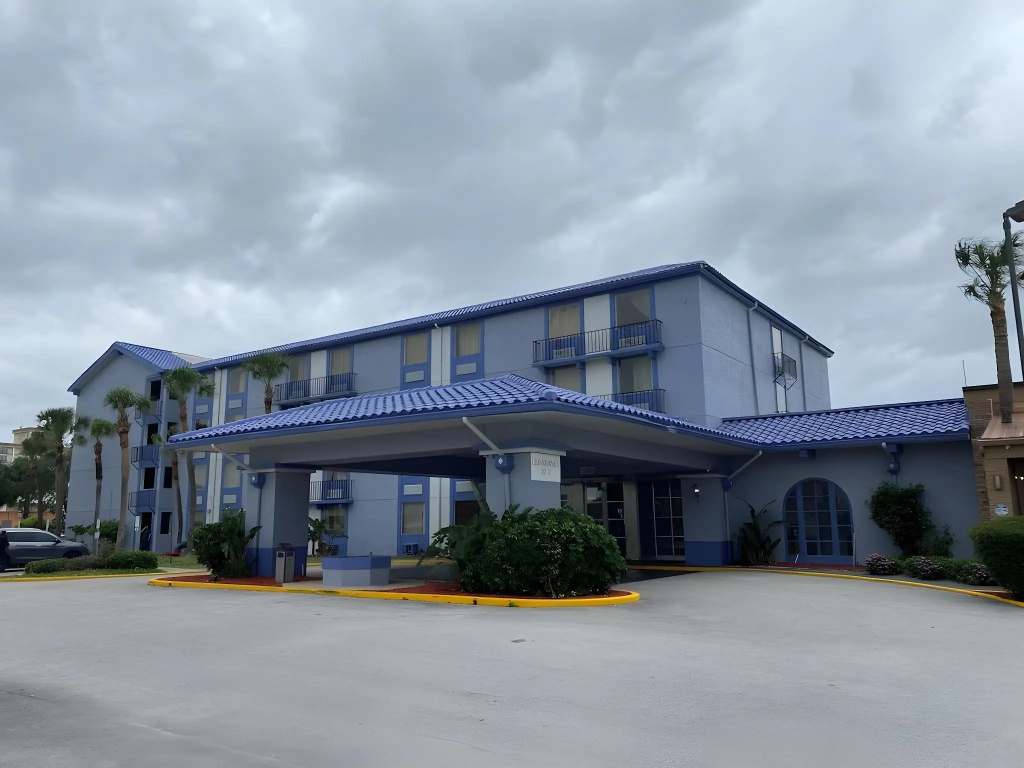 Monumental Movieland Hotel