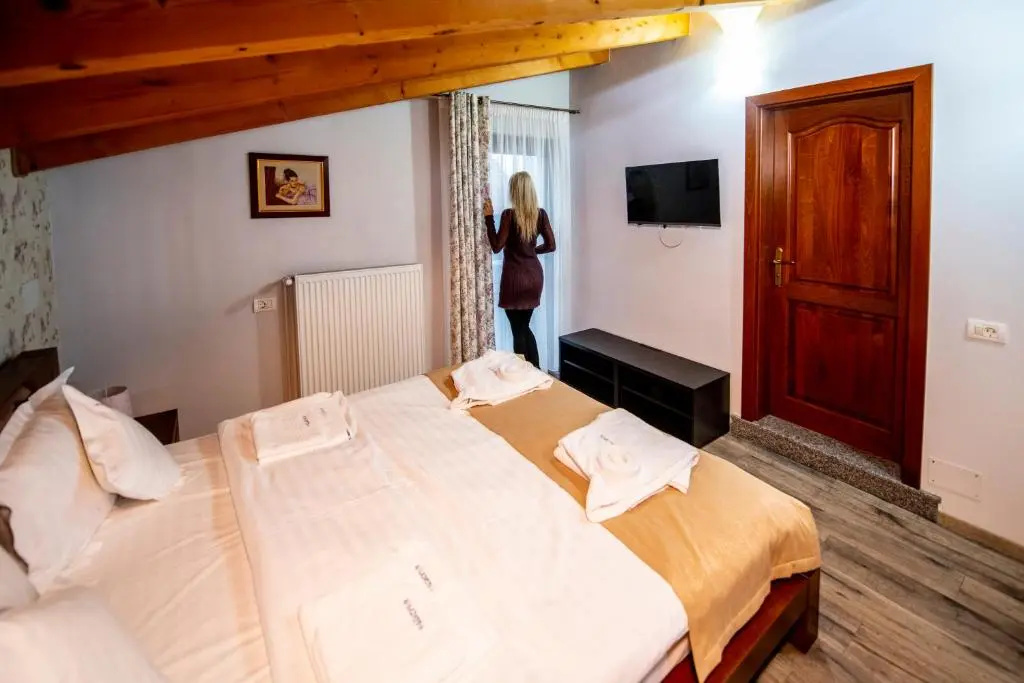 Deluxe Double room with balcony (full double bed)