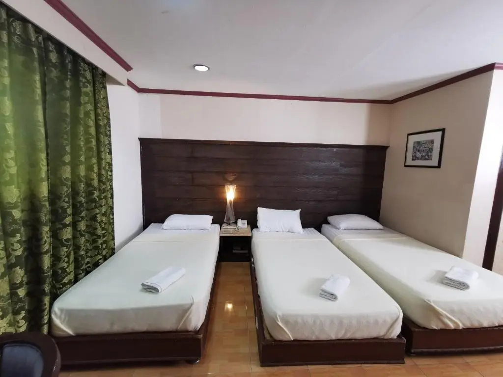 Standard Triple room with pool view