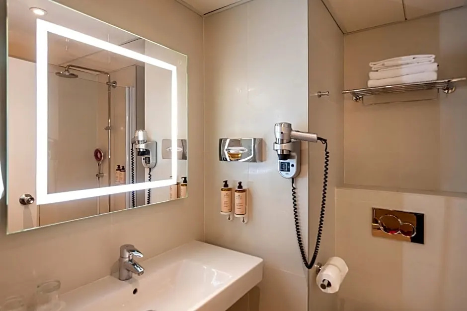 Mercure Paris Montparnasse Raspail 47