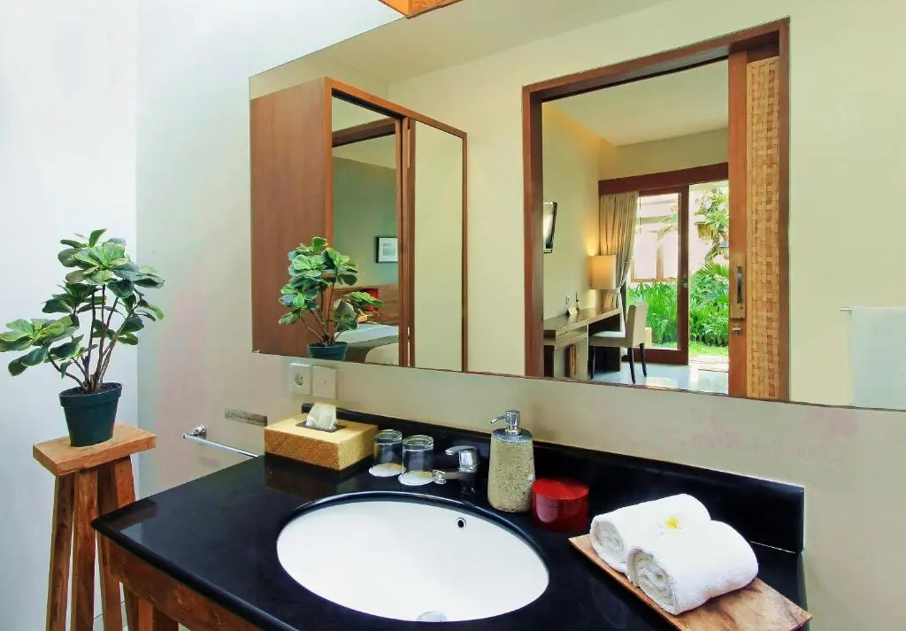 Deluxe Double room with pool view (full double bed)