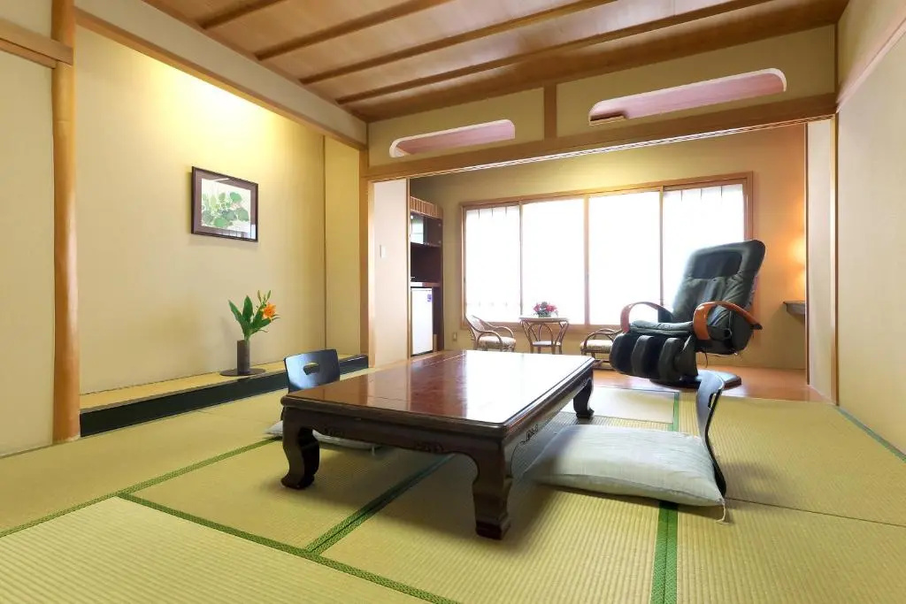 Yuraku Hotel - Chambres